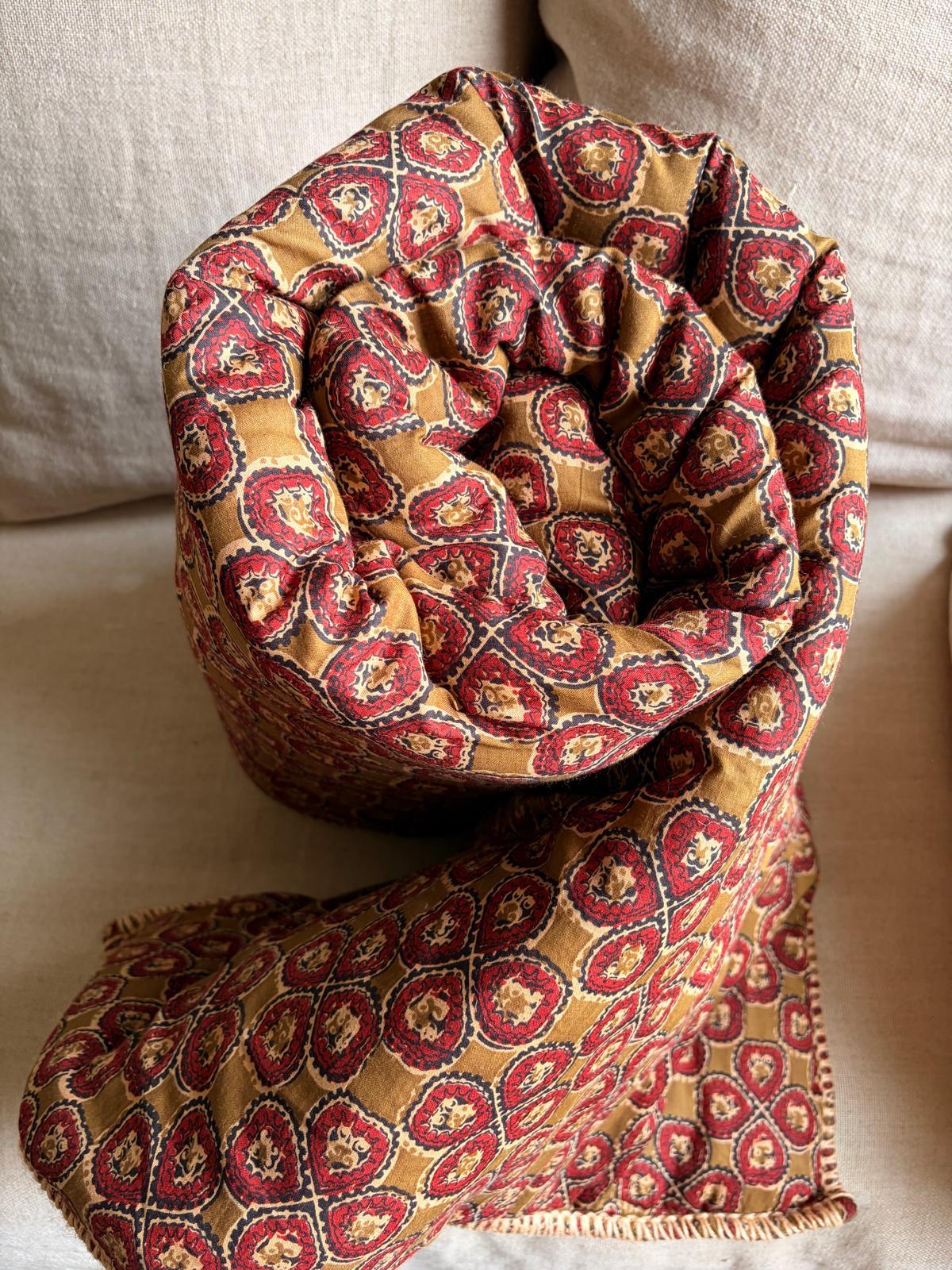Sofa Cover vert kaki (motifs rouges) - 180x80cm