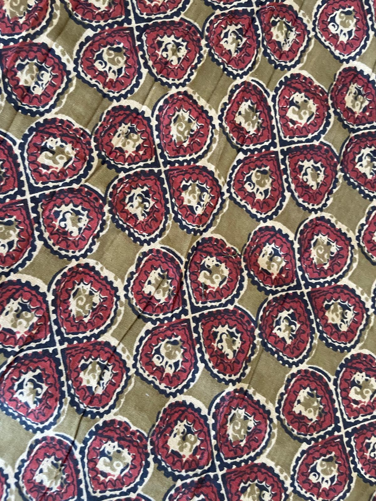 Sofa Cover vert kaki (motifs rouges) - 180x80cm