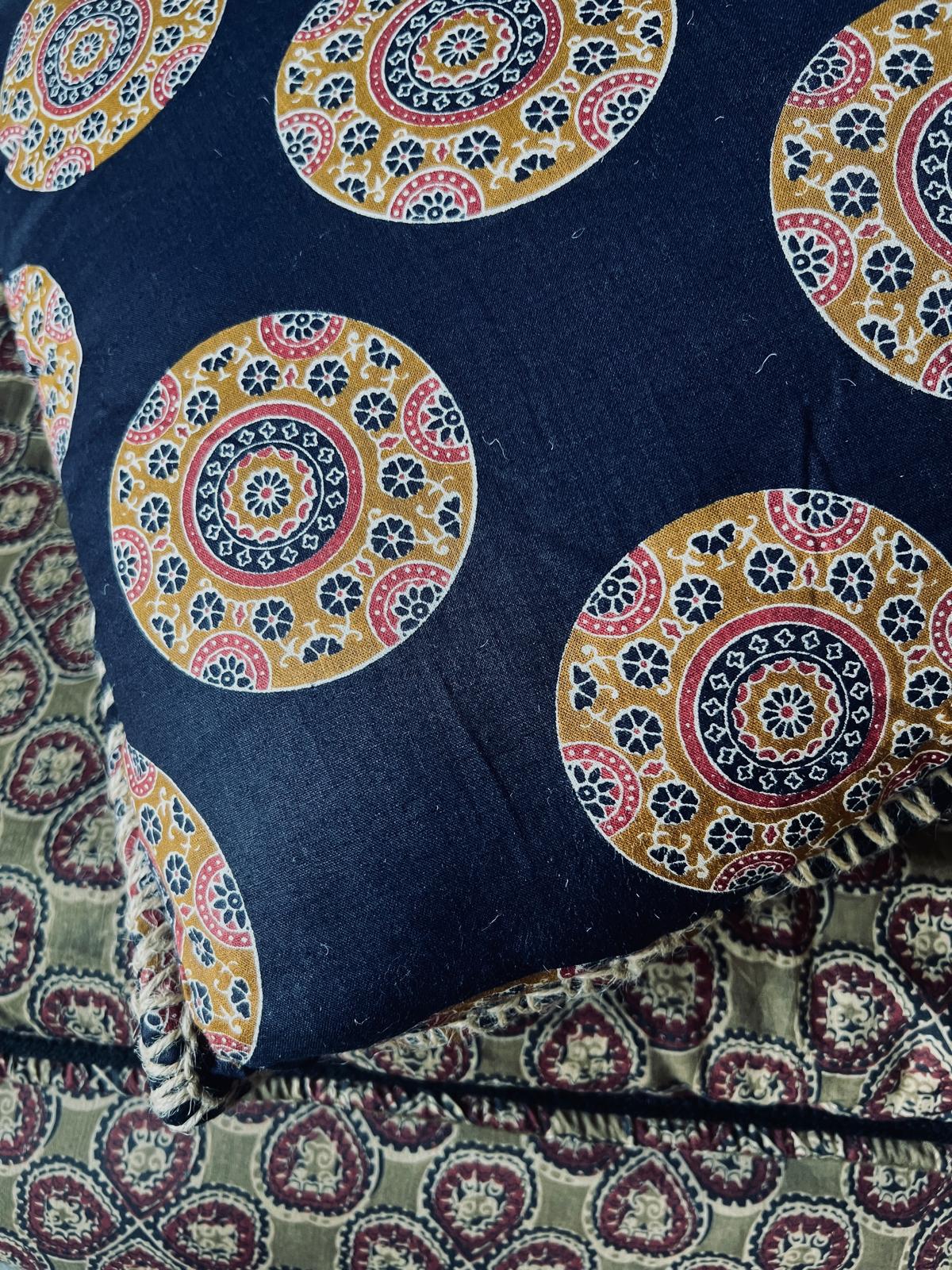 Coussin coton blockprint 50×50 cm - Bleu nuit
