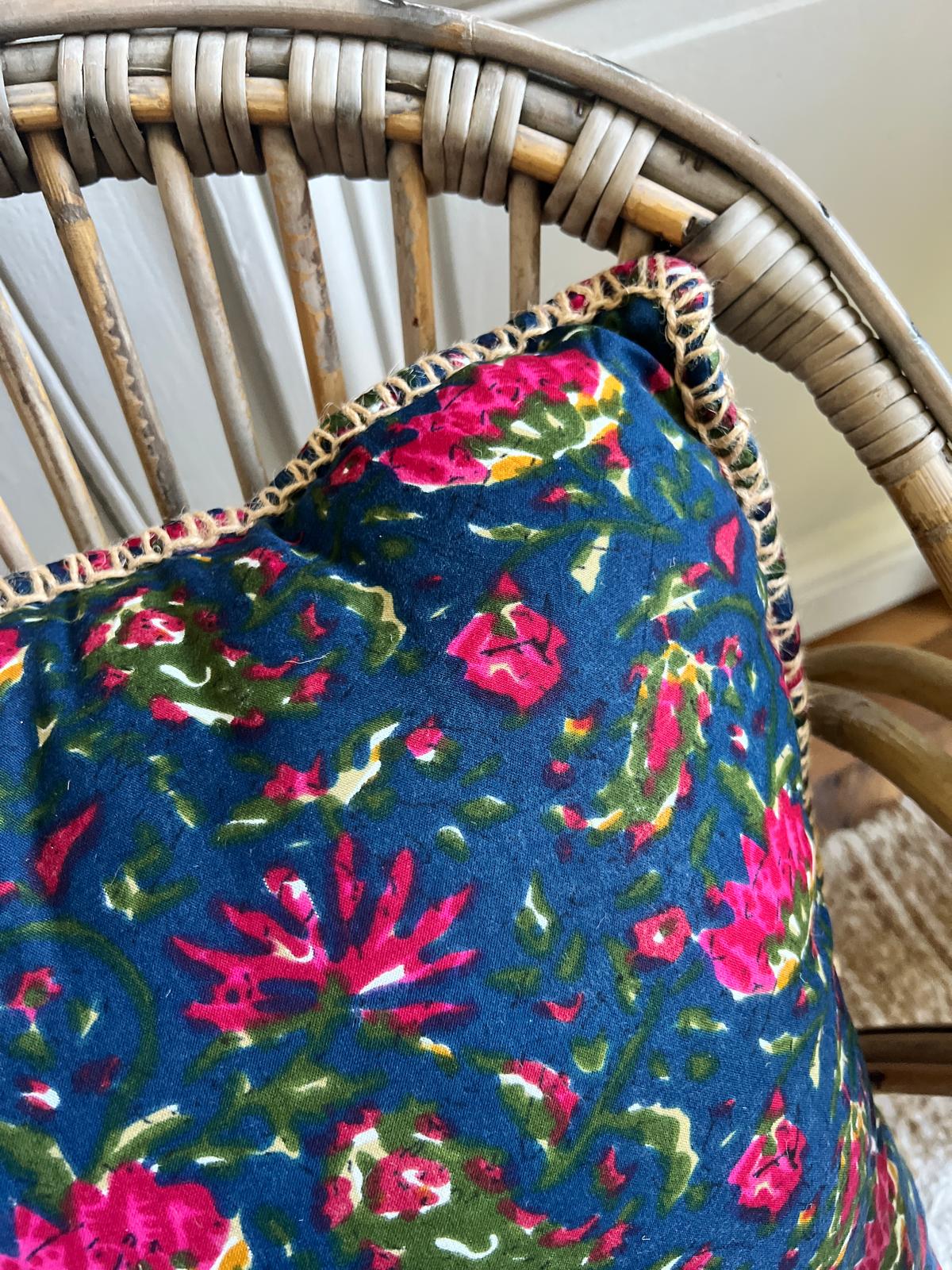 Coussin coton blockprint 50×50 cm - Bleu/Rose