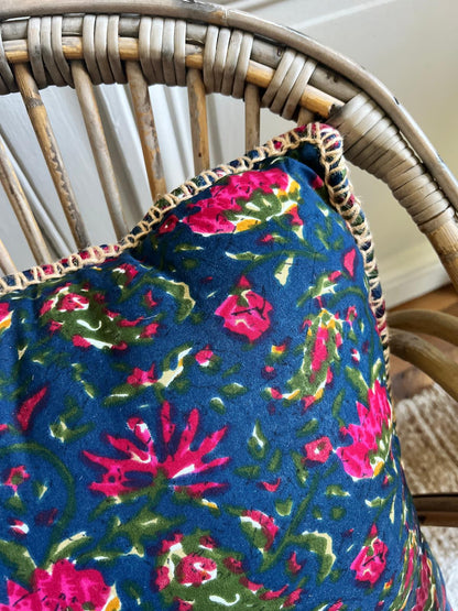 Coussin coton blockprint 50×50 cm - Bleu/Rose